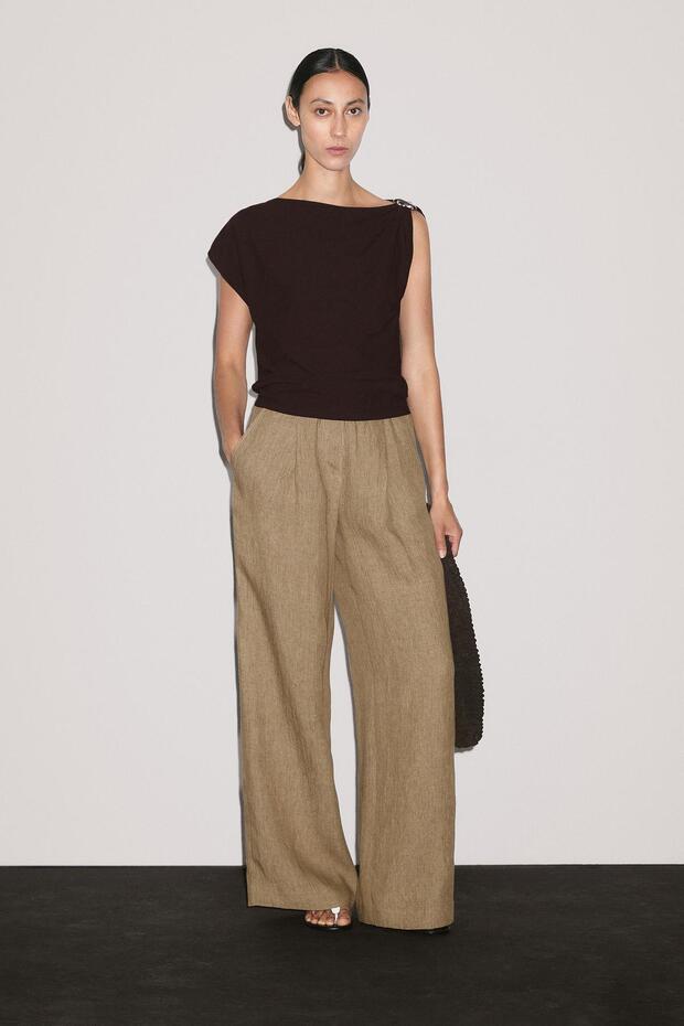 Broş detaylı drapeli yaka top - 1