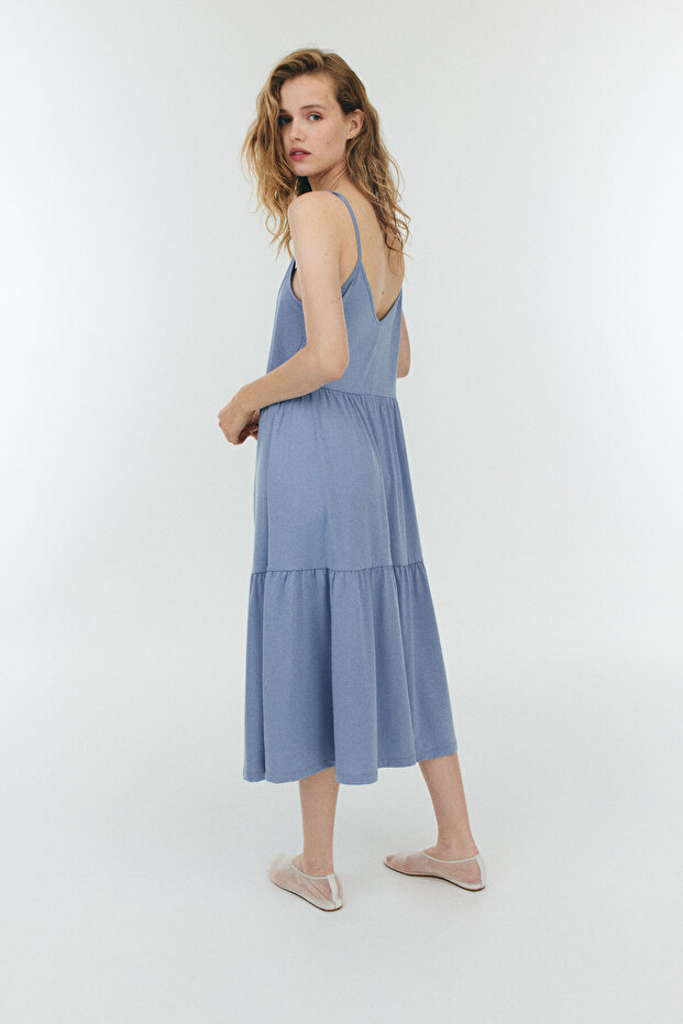 Katlı ve Askılı Elbise - 3