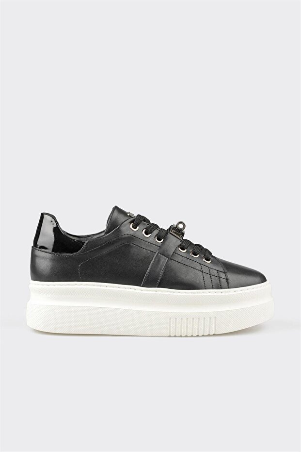 Black Women's Sports Shoes