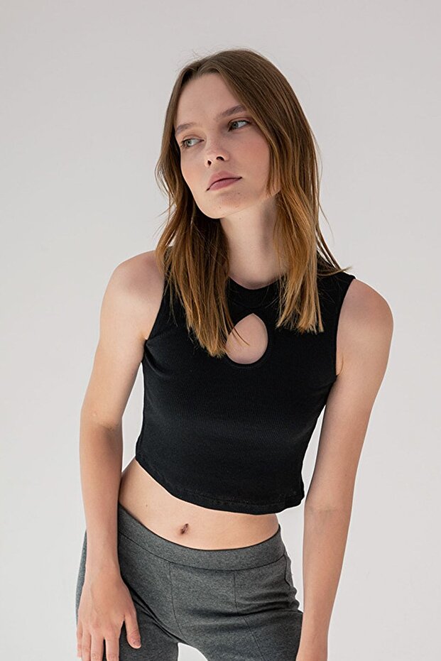 Black Collar Detailed Corded Crop Knitted Blouse