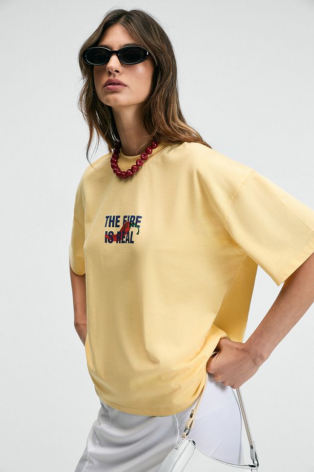 CASSIANE Kadın Bisiklet Yaka Kısa Kollu Ön Ve Arka Baskılı Regular Sarı T-Shirt - 4