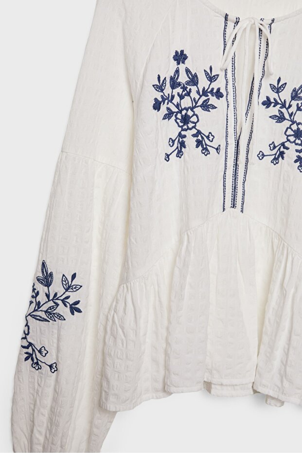 Dökümlü işlemeli bluz - 8