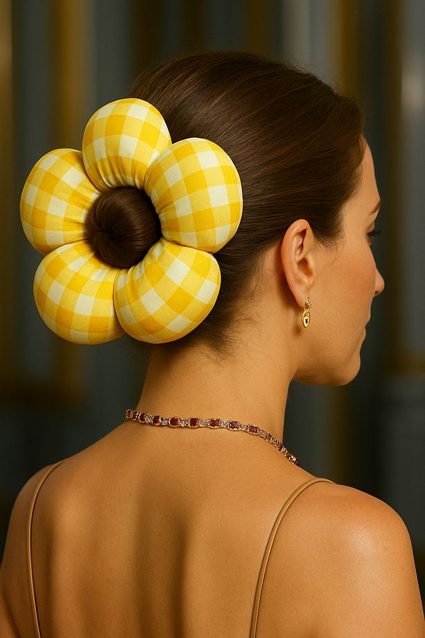 Çiçek Toka Scrunchie - El Yapımı Ekose Desenli Pofuduk Lastikli Toka - 1