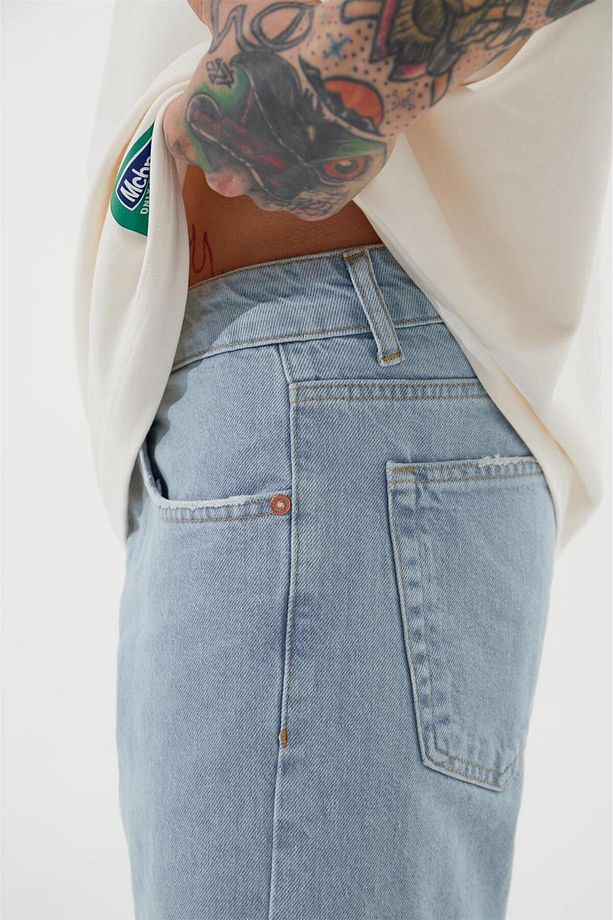 Erkek Loose Fith Denim Açık Mavi Bermuda Şort - 4