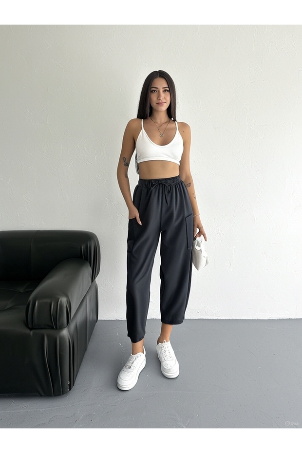 Women's Black Side Pocket High Waist Woven Fabric Carrot Pants