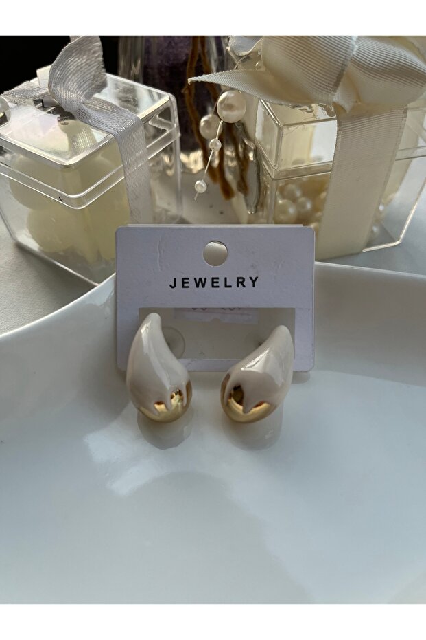Cream Mini Drop Form Gold Detailed Earrings