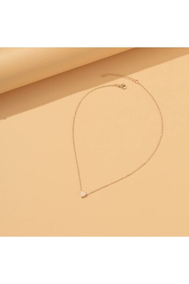 Heart Chain Necklace Reflecting Elegance and Love