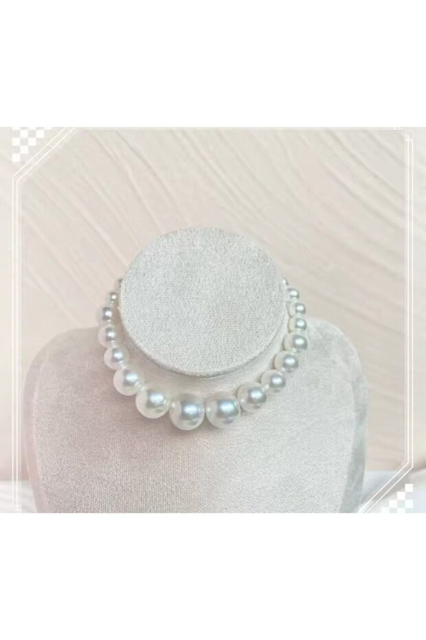 Elevate Your Elegance with the Exquisite White Pearl Women's Necklace