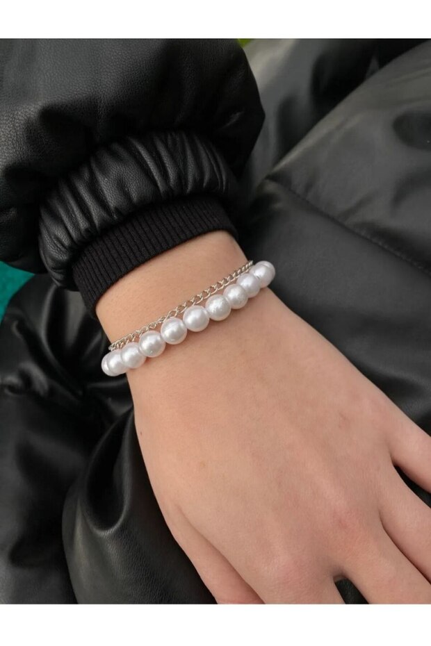 Bracelet with Two Pearls to Complement Your Elegance