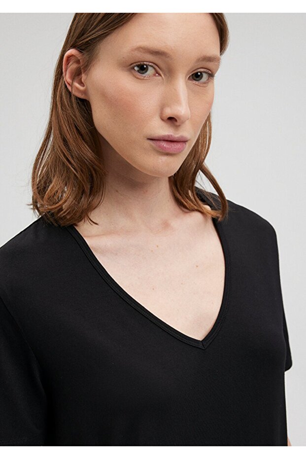 V Yaka Siyah Basic Tişört - 5