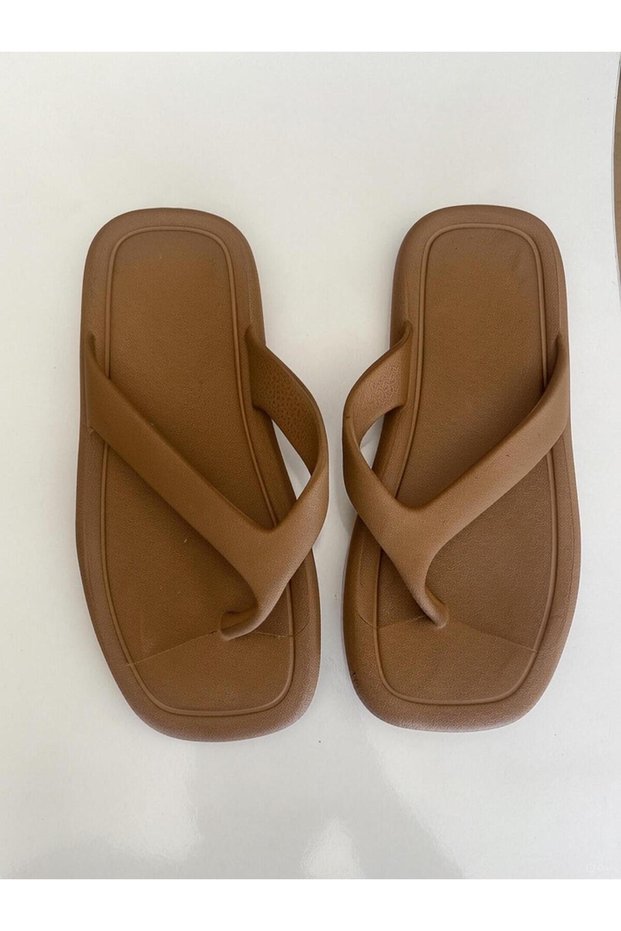 Stylish Slippers Flip Flops Soft Sole Pool Beach Slippers