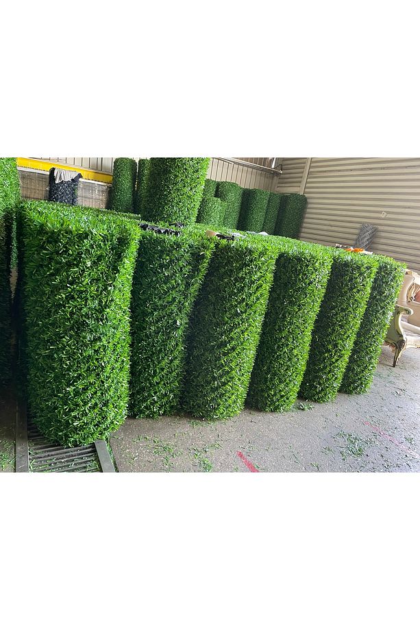 🌿 1 Metre x 10 Metre Çim Çit – Yapay Çim Örgü Tel Üzeri Hazır Rulo - 4