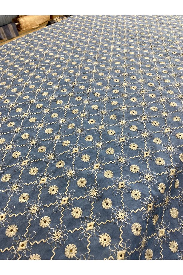 Mavi Denim Görünümlü Çiçek İşlemeli Kumaş - En 135 cm - Elbise, Gömlek, Tunik ve Dekor İçin - 6
