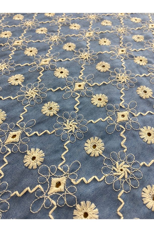 Mavi Denim Görünümlü Çiçek İşlemeli Kumaş - En 135 cm - Elbise, Gömlek, Tunik ve Dekor İçin - 4