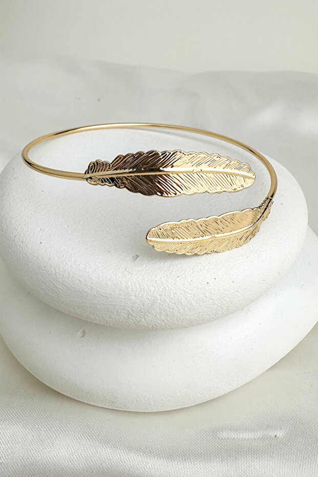 Gold Color Elegant Leaf Detail Arm Accessory (Diameter: 9cm)