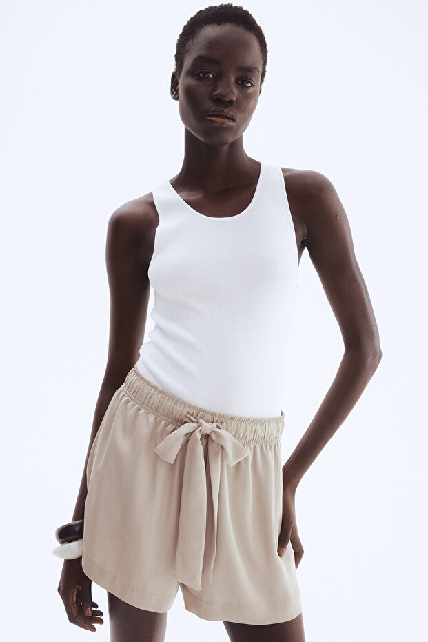 Büzgü Bağlı Gabardin Şort - 1