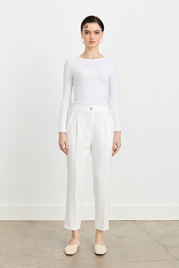 Carrot Trousers with Elastic Waist at the Back Ecru