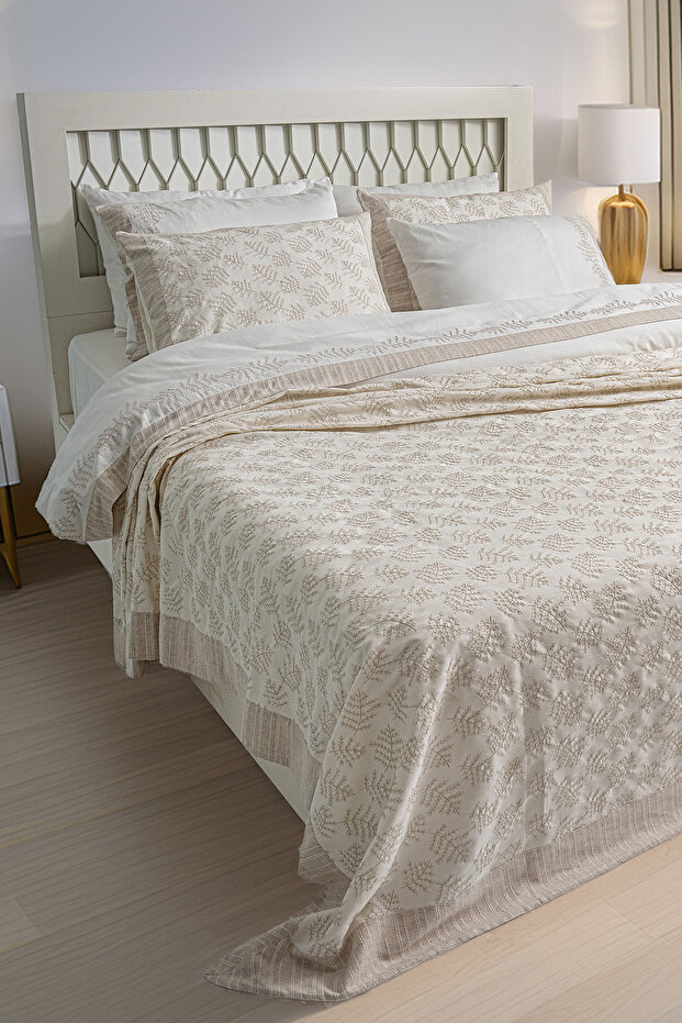 Arista Leaf Embroidered Double 9 Piece Duvet Cover + Pique Set
