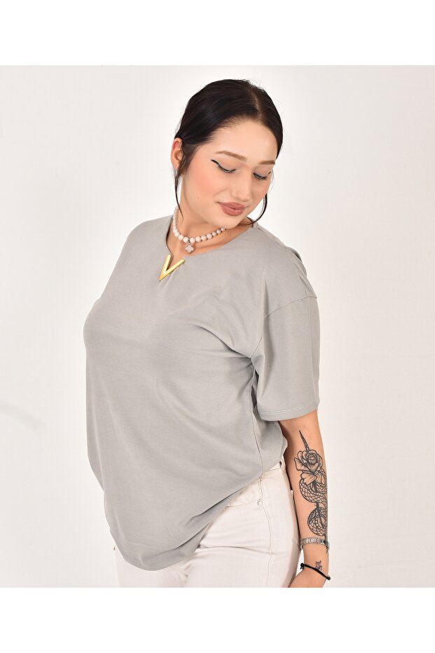 Kadın V Aksesuar Detaylı Basic Tişört - 1
