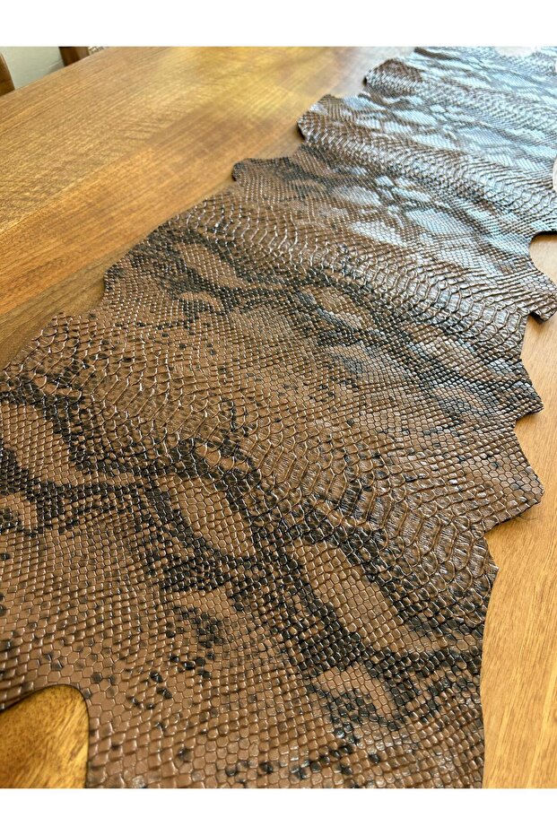 مفرش طاولة من الجلد الصناعي بنمط الثعبان - 1