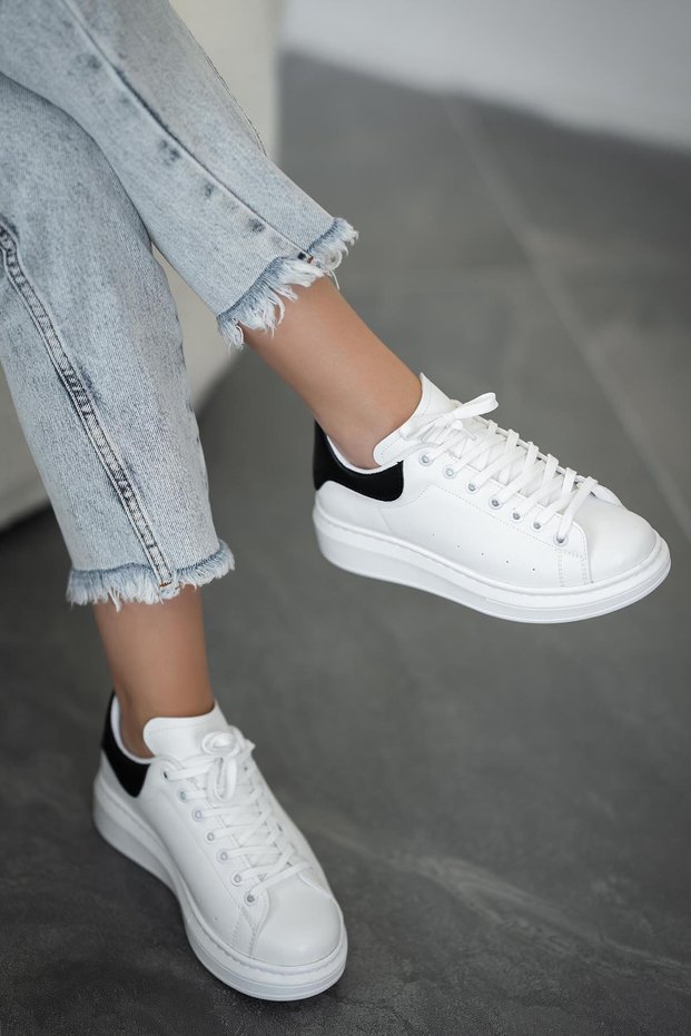 Queen Lace-Up Women's Leather Sports Shoes White Black