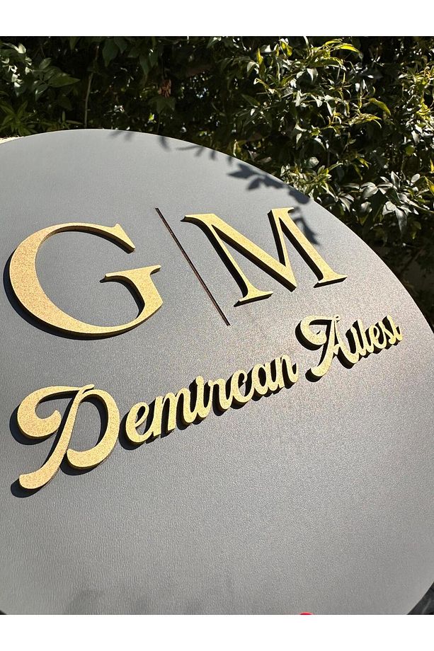 Soyisminize ve İsminize Özel Ahşap Antrasit Zemin Gold Yazılı Kapı Süsü - 3