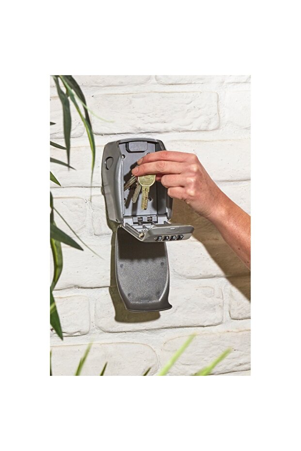 Masterlock® metal key/card box, resettable code, burglar-resistant - 2