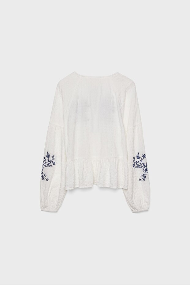 Dökümlü işlemeli bluz - 7