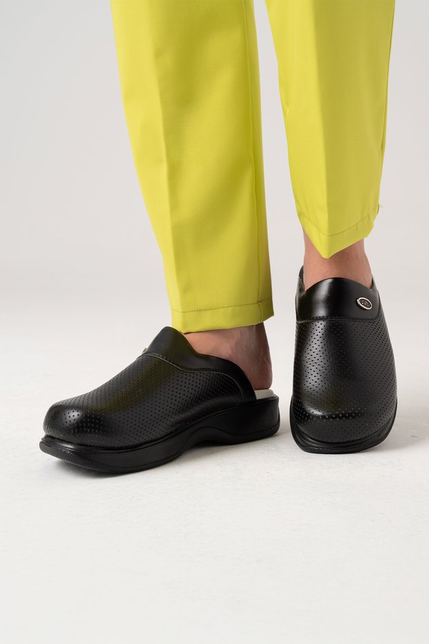Black Classic Perforated Women's Sabo Slippers Orthopedic Hospital Doctor Nurse Slippers