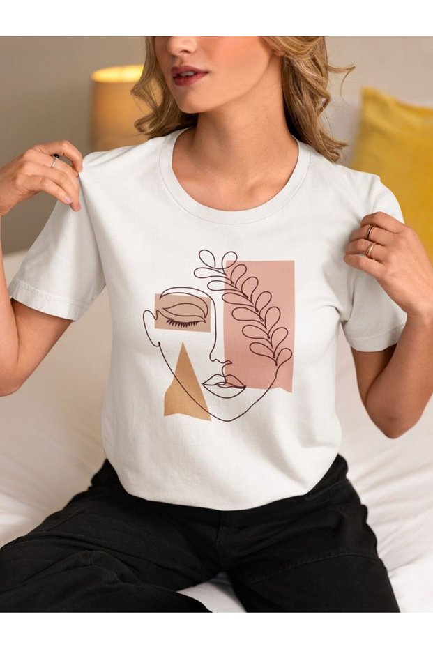 "Minimalist Woman Face Oversize Printed White T-Shirt – Modern and Artistic Style"