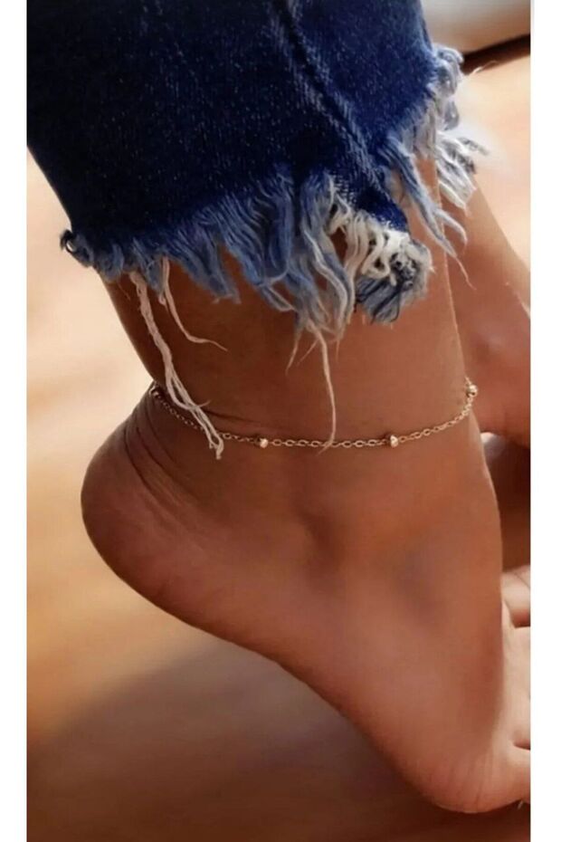 An Anklet That Combines Elegance and Elegance