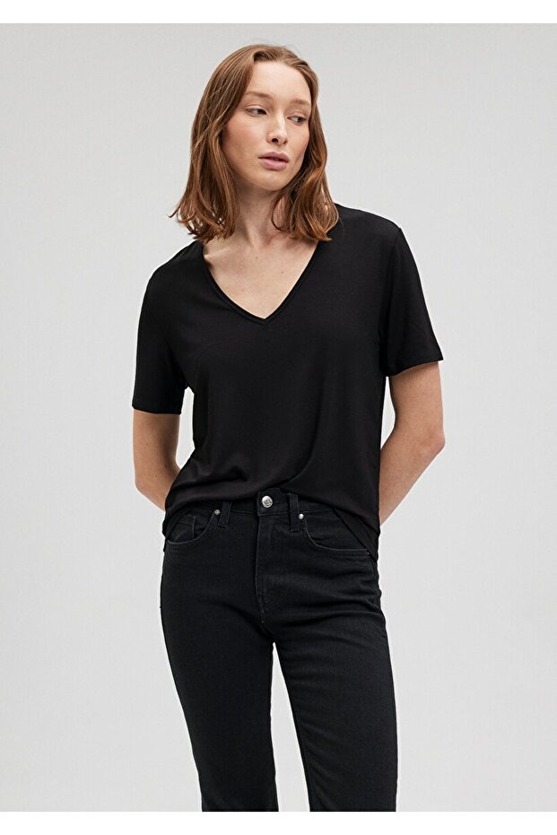 V Yaka Siyah Basic Tişört - 1