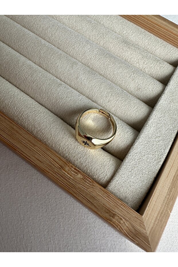 خاتم ذهبي على شكل نجمة من الحجر - 2