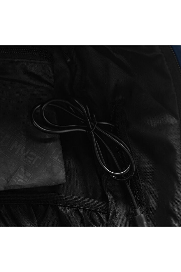 حقيبة ظهر MUST Solid بأحزمة قابلة للتعديل وسحاب للإغلاق - 32 × 17 × 42 سم - 8