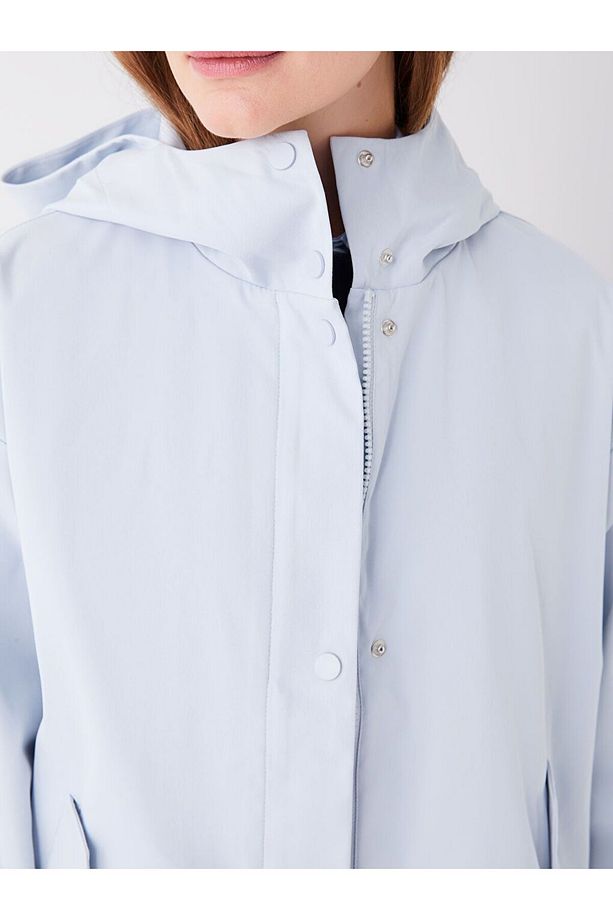 Mavi Kapüşonlu Düz Oversize Kadın Yağmurluk - 4