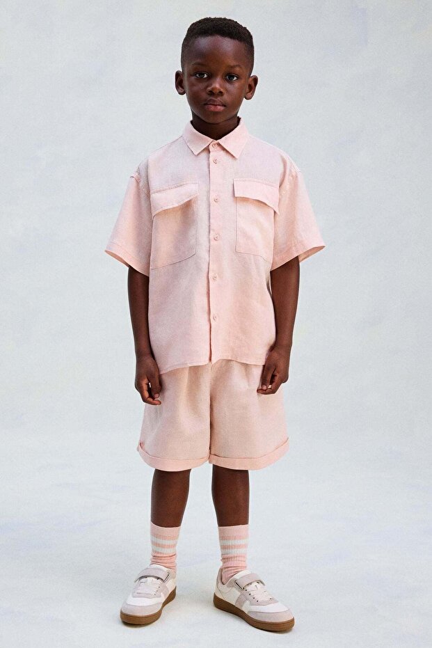 Knee-length linen shorts