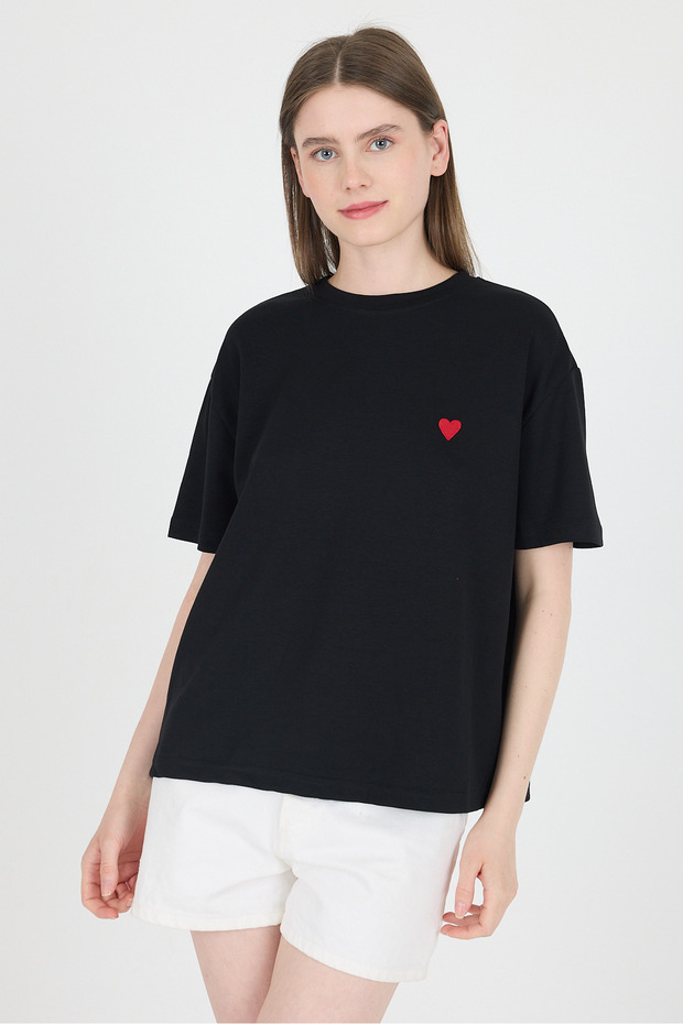 Black Heart Embroidered Premium Fabric T-Shirt 6218