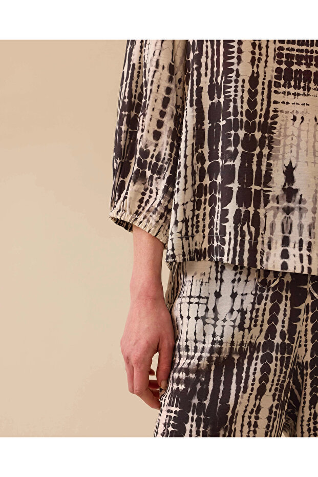 Bluză cu decolteu în V - 4