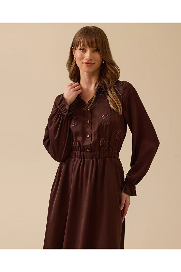 Nakış İşlemeli Saten Elbise - 2