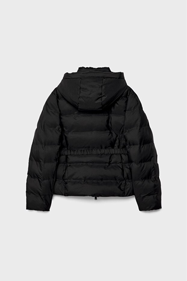 Kemerli ve kapüşonlu şişme mont - 8