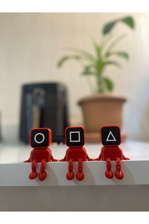 Squid Game Figür - Üçlü Oturan Figür - 6 cm - 1