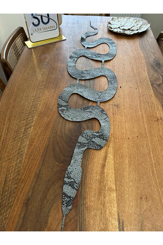 حذاء رياضي من الجلد الصناعي بنمط الأفعى - 1