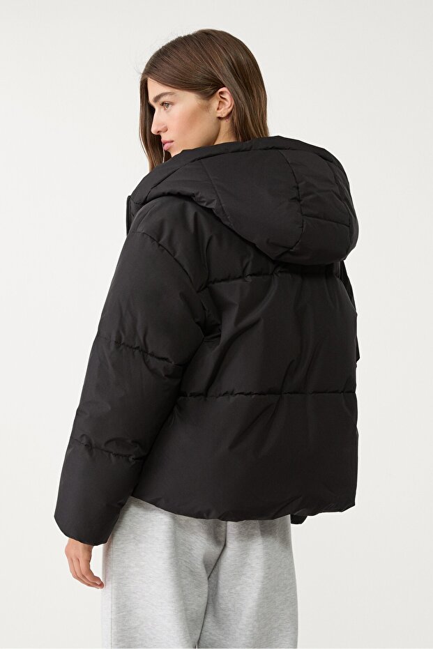 Kapüşonlu oversize şişme mont - 4