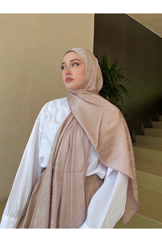 Silky Jacquard Shawl Stripe Pattern - Cream