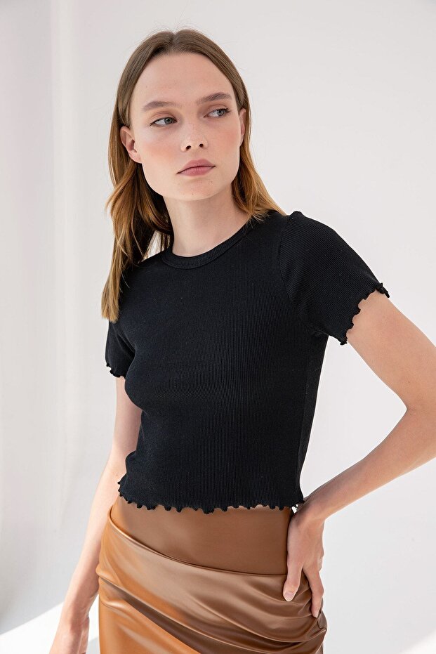 Black Frill Detailed Crop T-shirt
