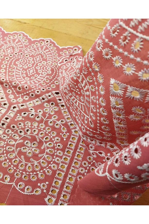 Pamuk Fisto Gül Kurusu Üzerine Beyaz İşlemeli En:  38 cm - 5