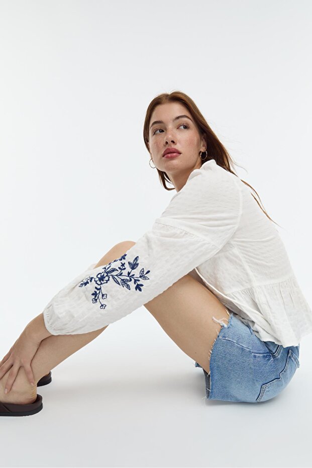 Dökümlü işlemeli bluz - 2