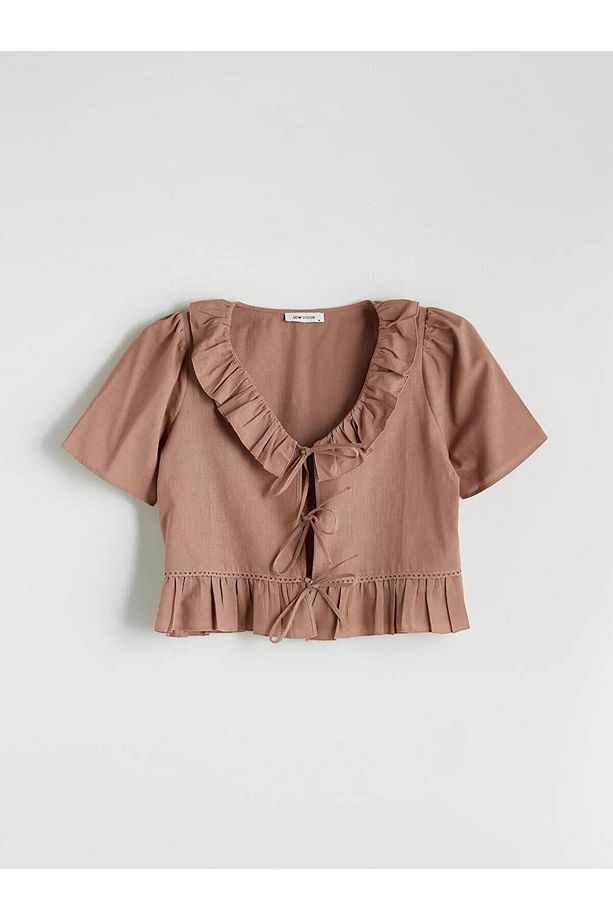 LCW Vision V Yaka Önü Fiyonklu Fırfırlı Crop Bluz (S5) - 5
