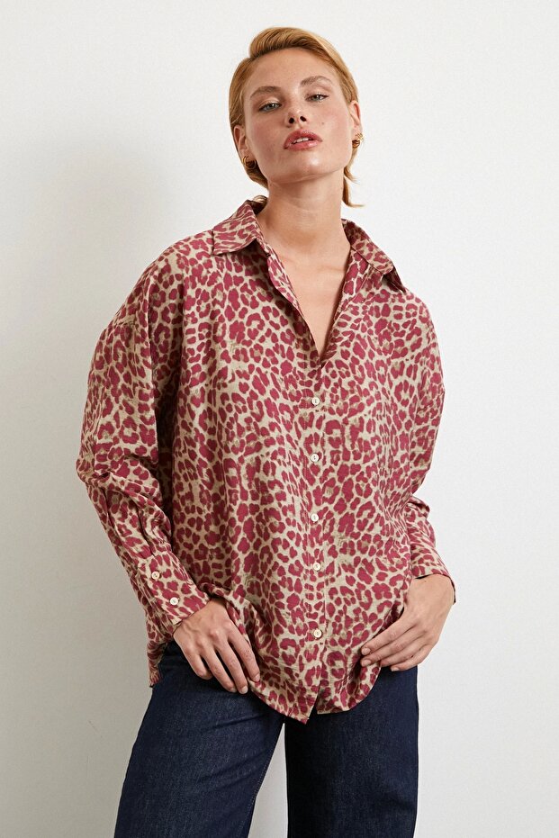 قميص جافانيز بنمط الفهد أخضر - 1