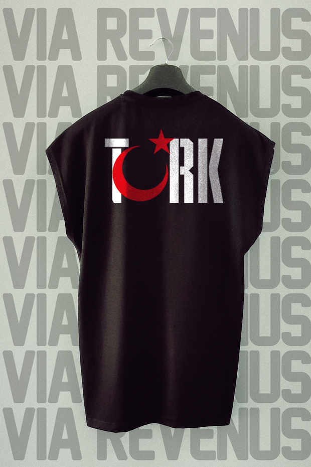 تيشيرت رياضي بياقة دائرية وأكمام مطبوعة من الأمام والخلف من TURK